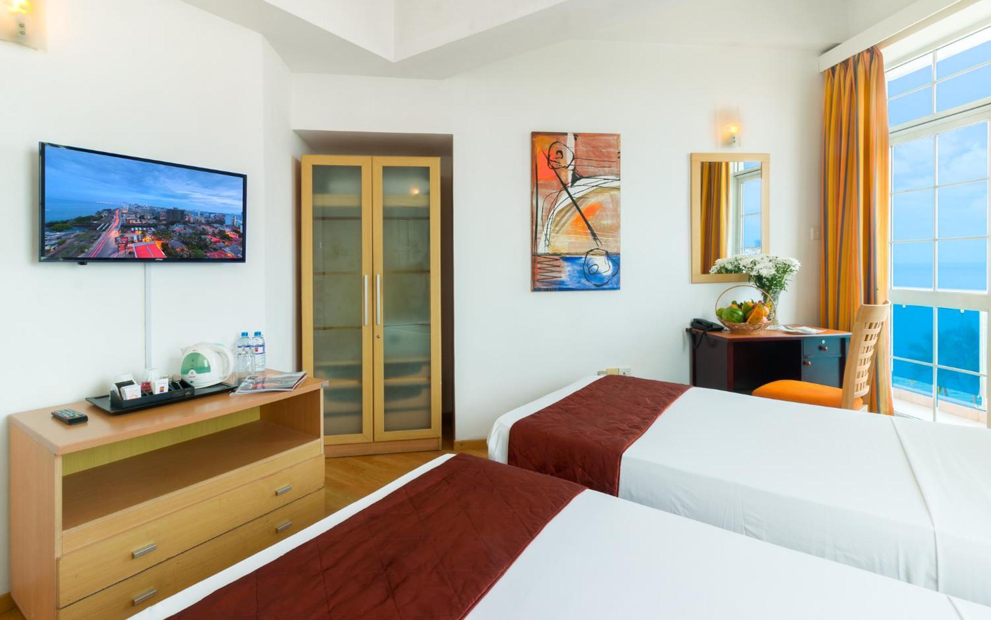 Three-Bedroom Apartment Sea view or City view