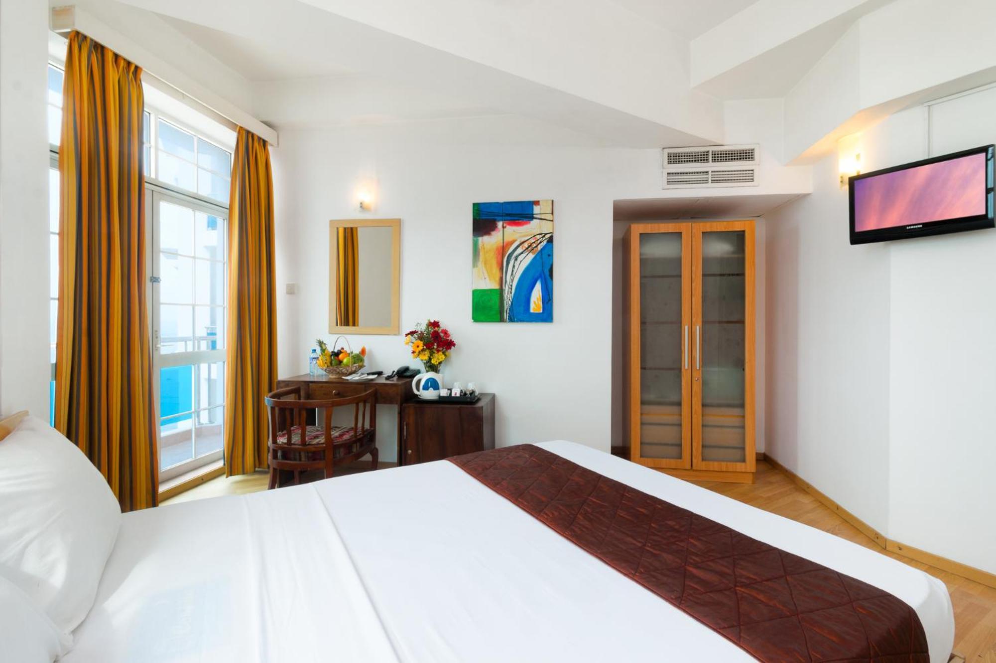 Three-Bedroom Apartment Sea view or City view